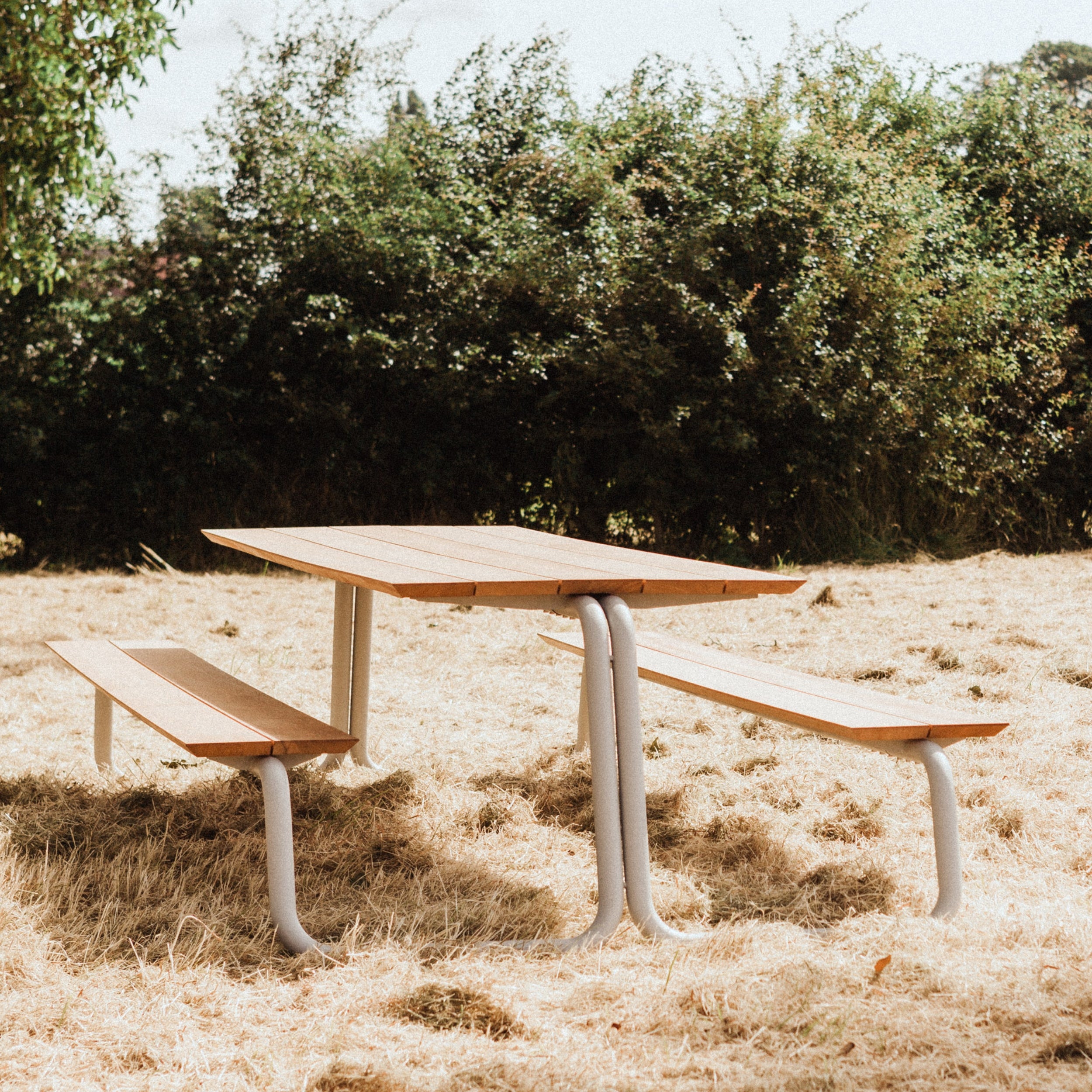 WÜNDER The Table Outdoor Dining Table & Bench Set