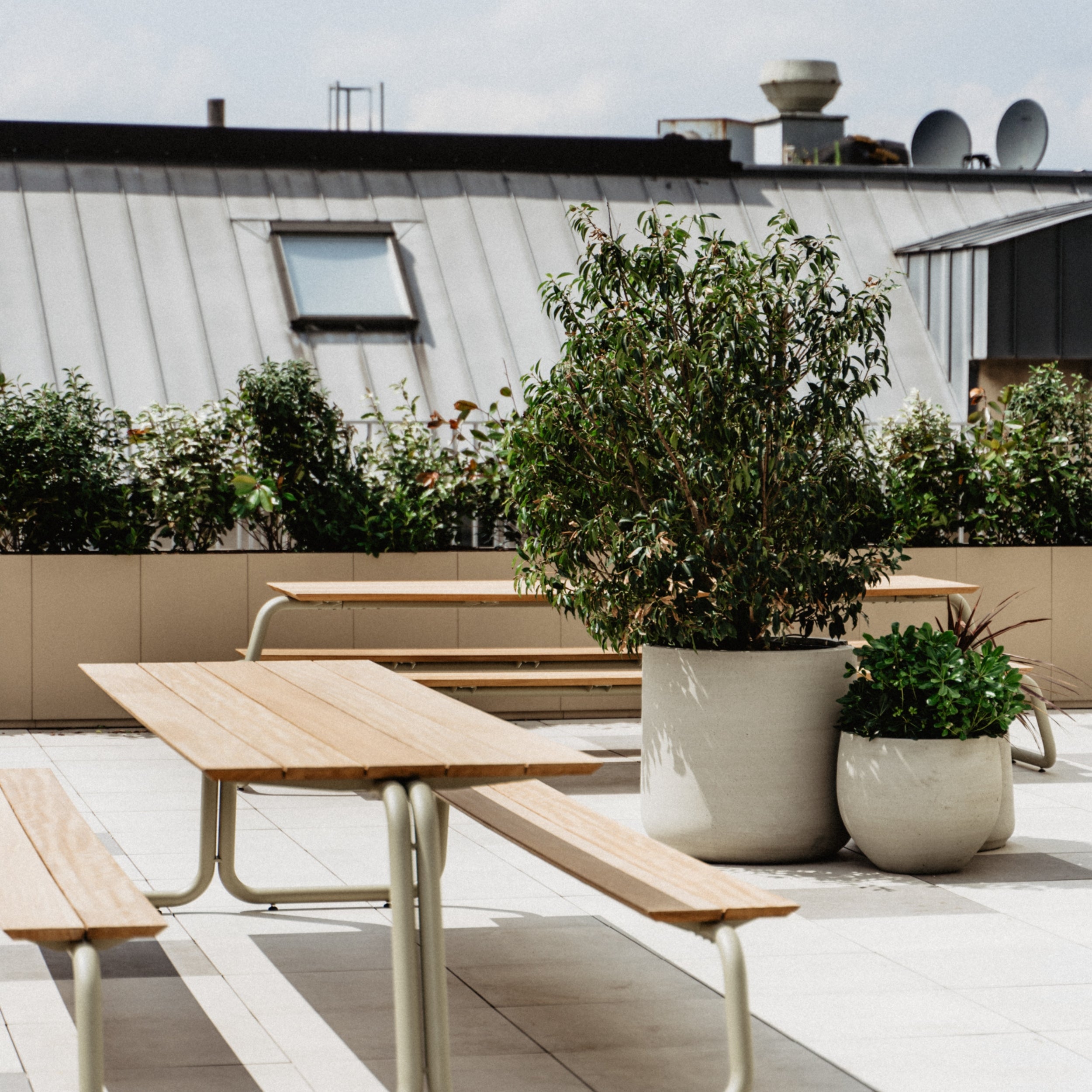WÜNDER The Table Outdoor Dining Table & Bench Set