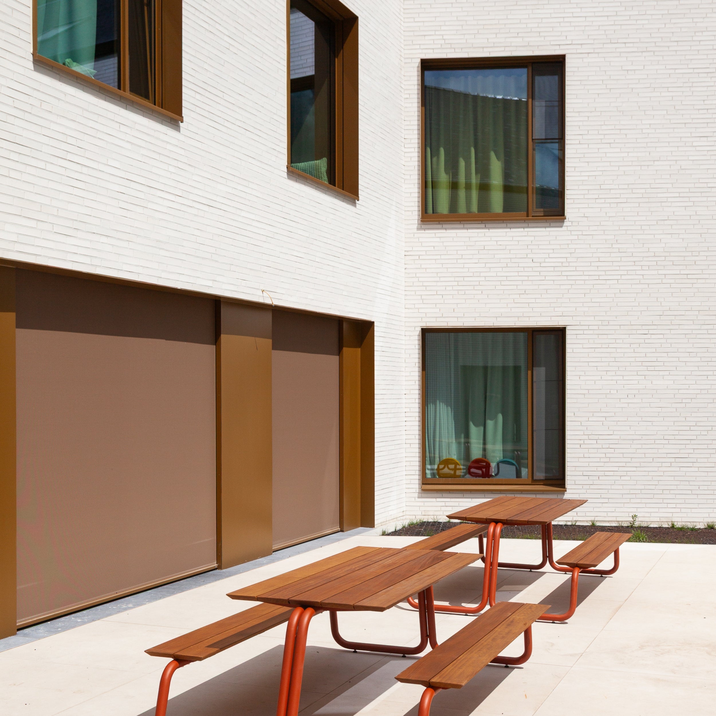 WÜNDER The Table Outdoor Dining Table & Bench Set