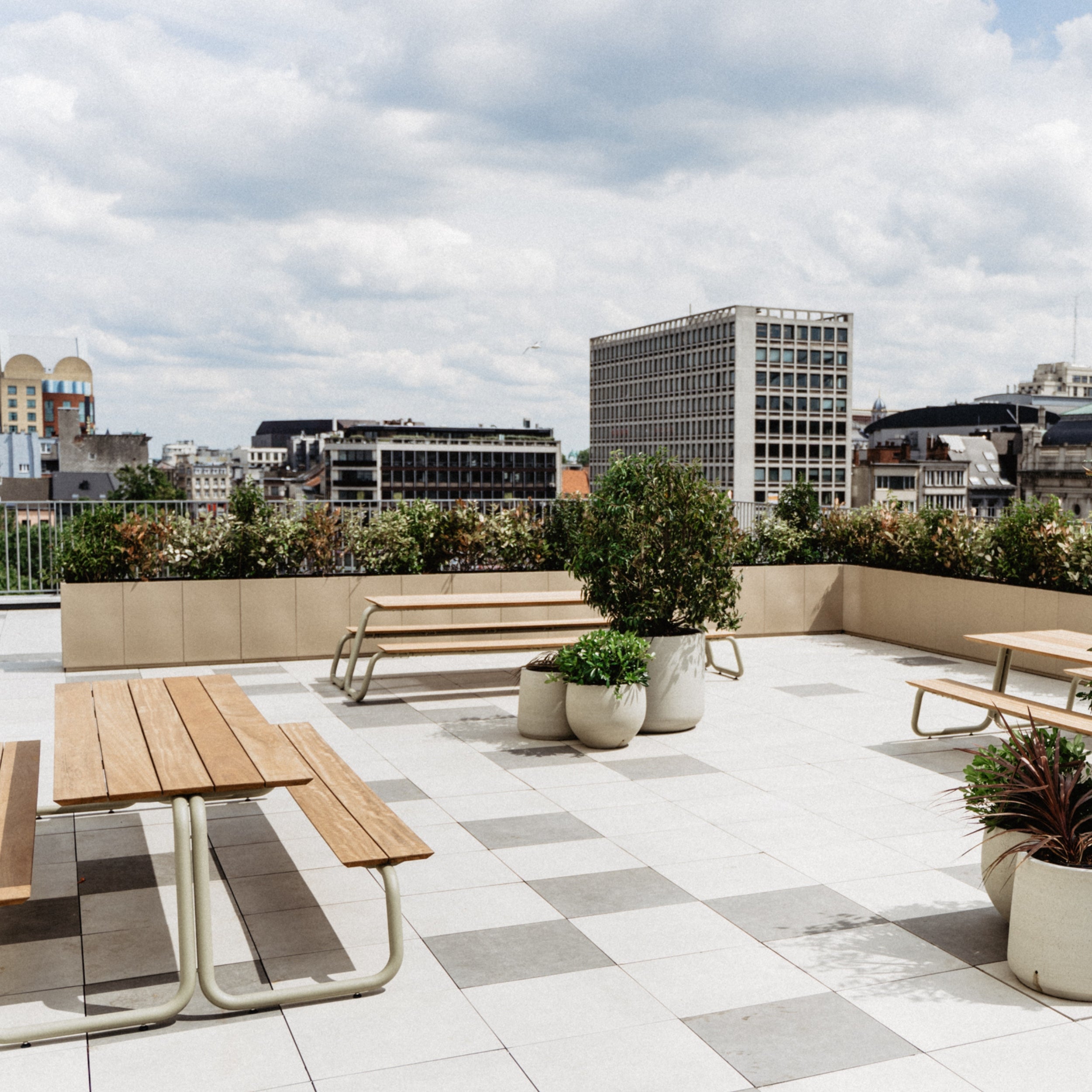 WÜNDER The Table Outdoor Dining Table & Bench Set