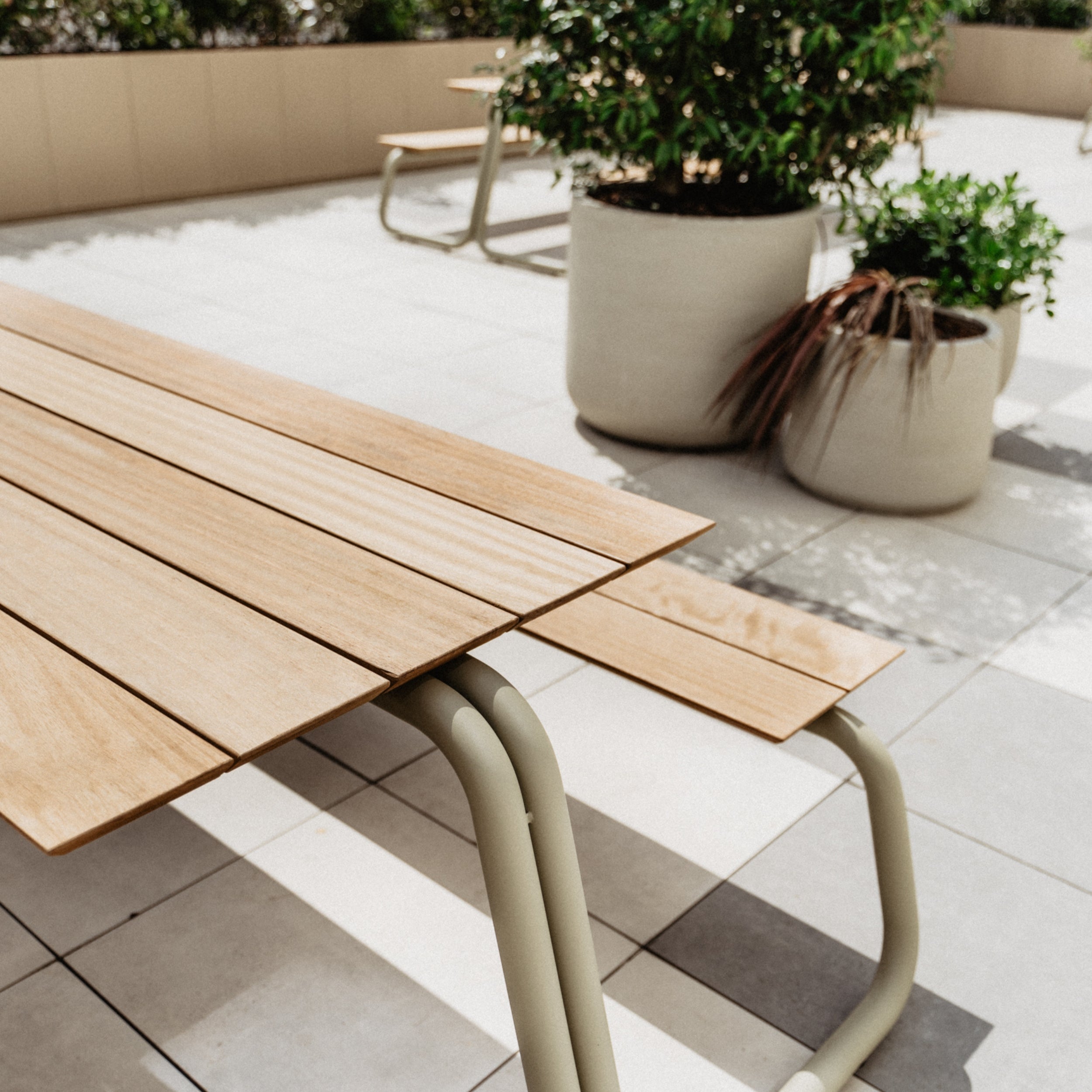 WÜNDER The Table Outdoor Dining Table & Bench Set