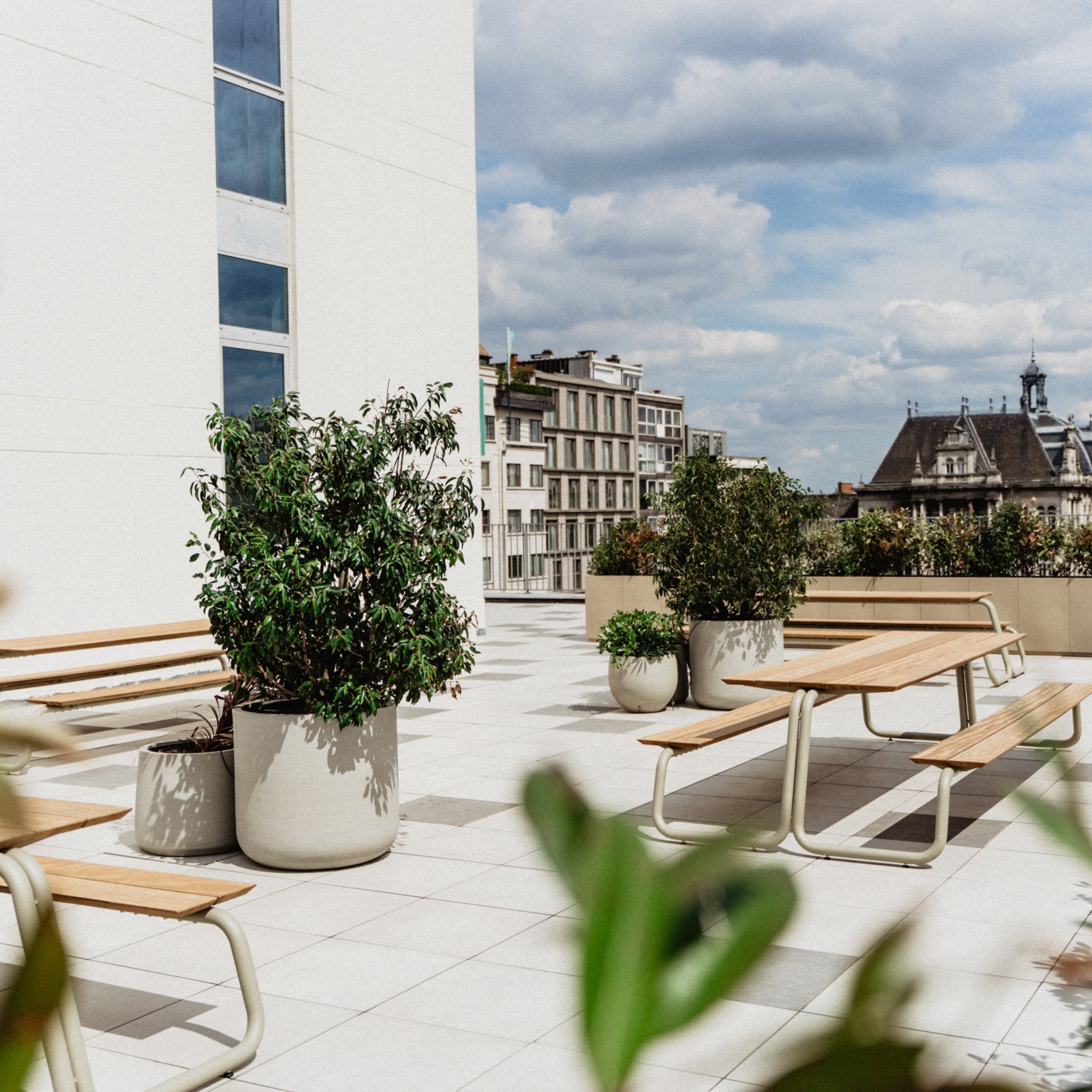 WÜNDER The Table Outdoor Dining Table & Bench Set