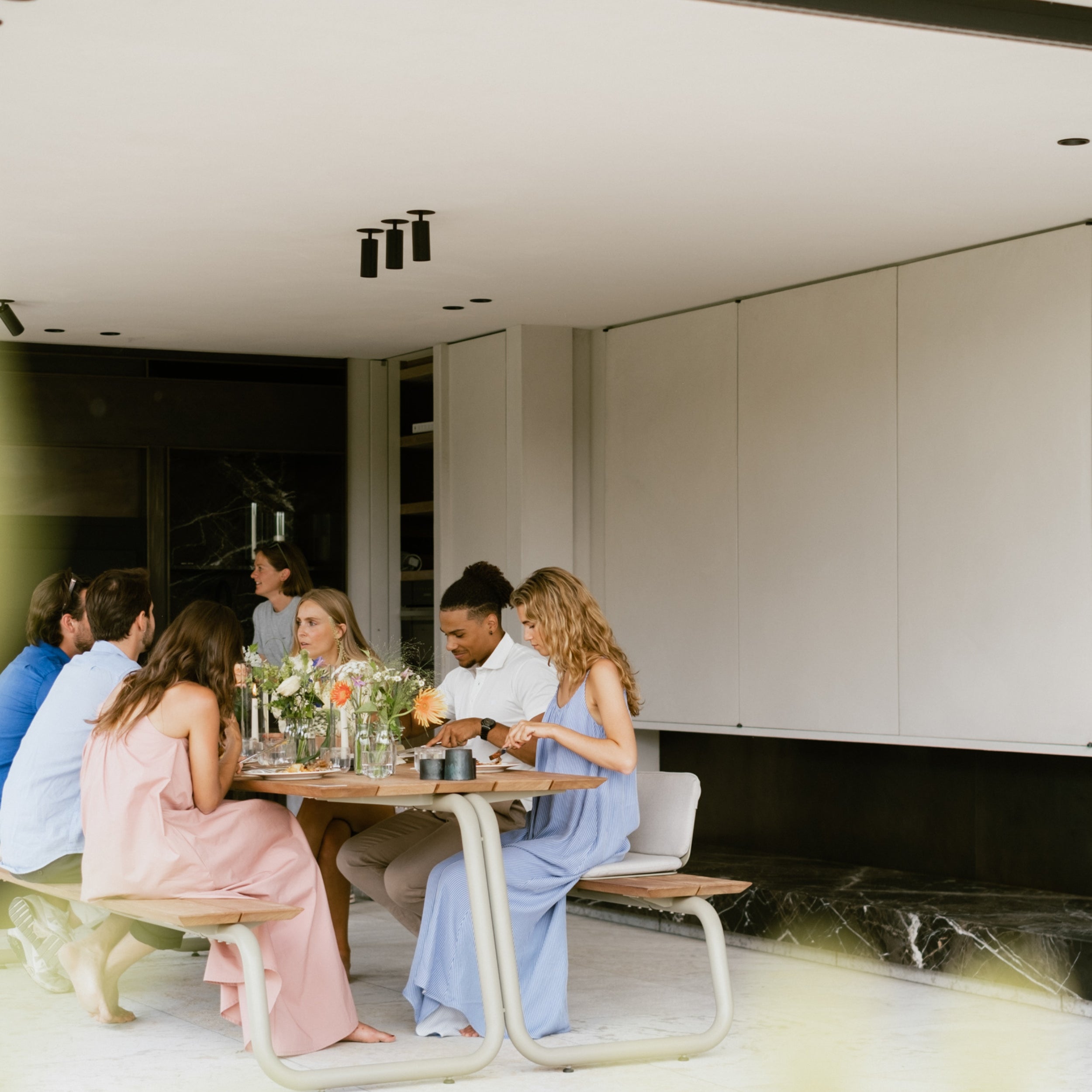WÜNDER The Table Outdoor Dining Table & Bench Set