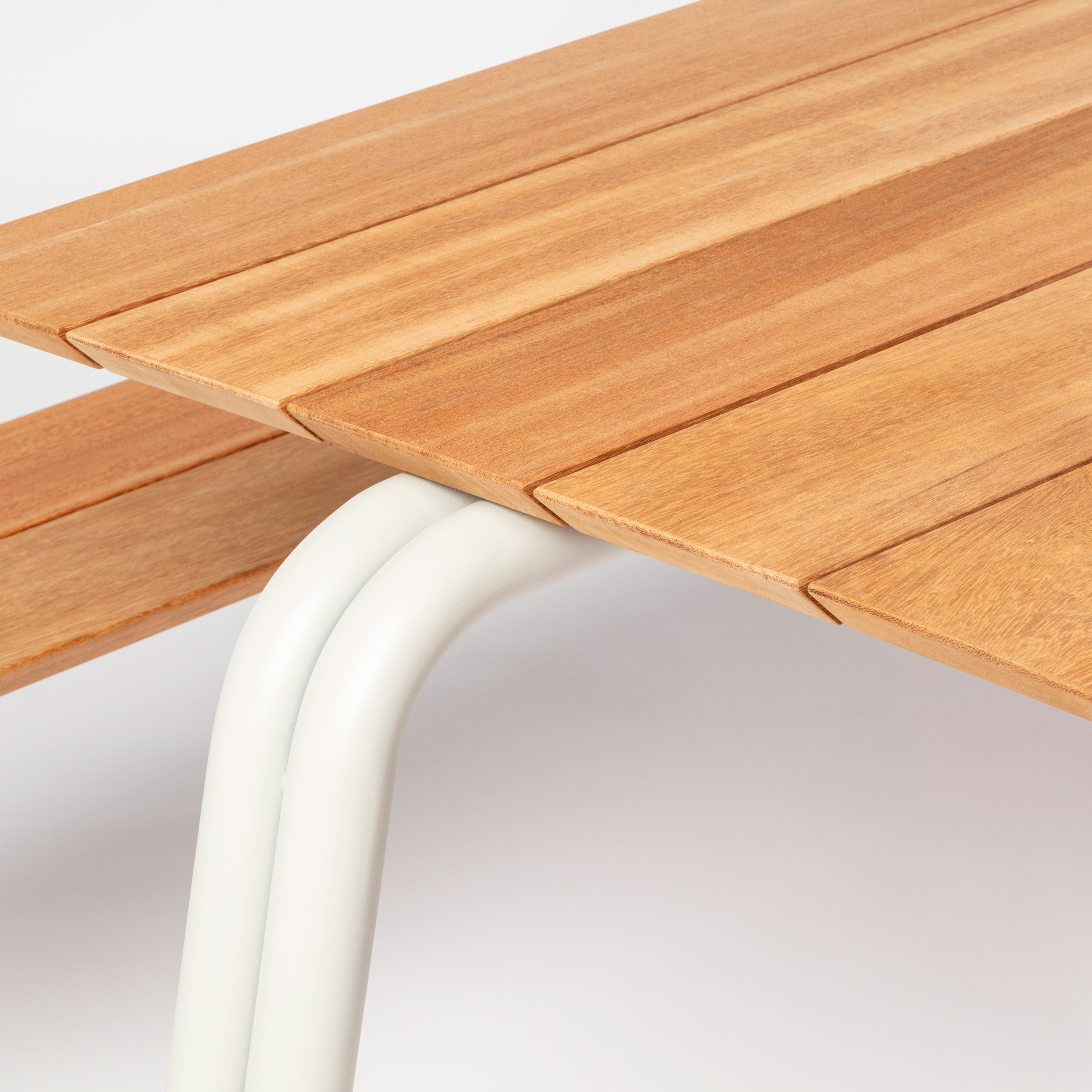 WÜNDER The Table Outdoor Dining Table & Bench Set