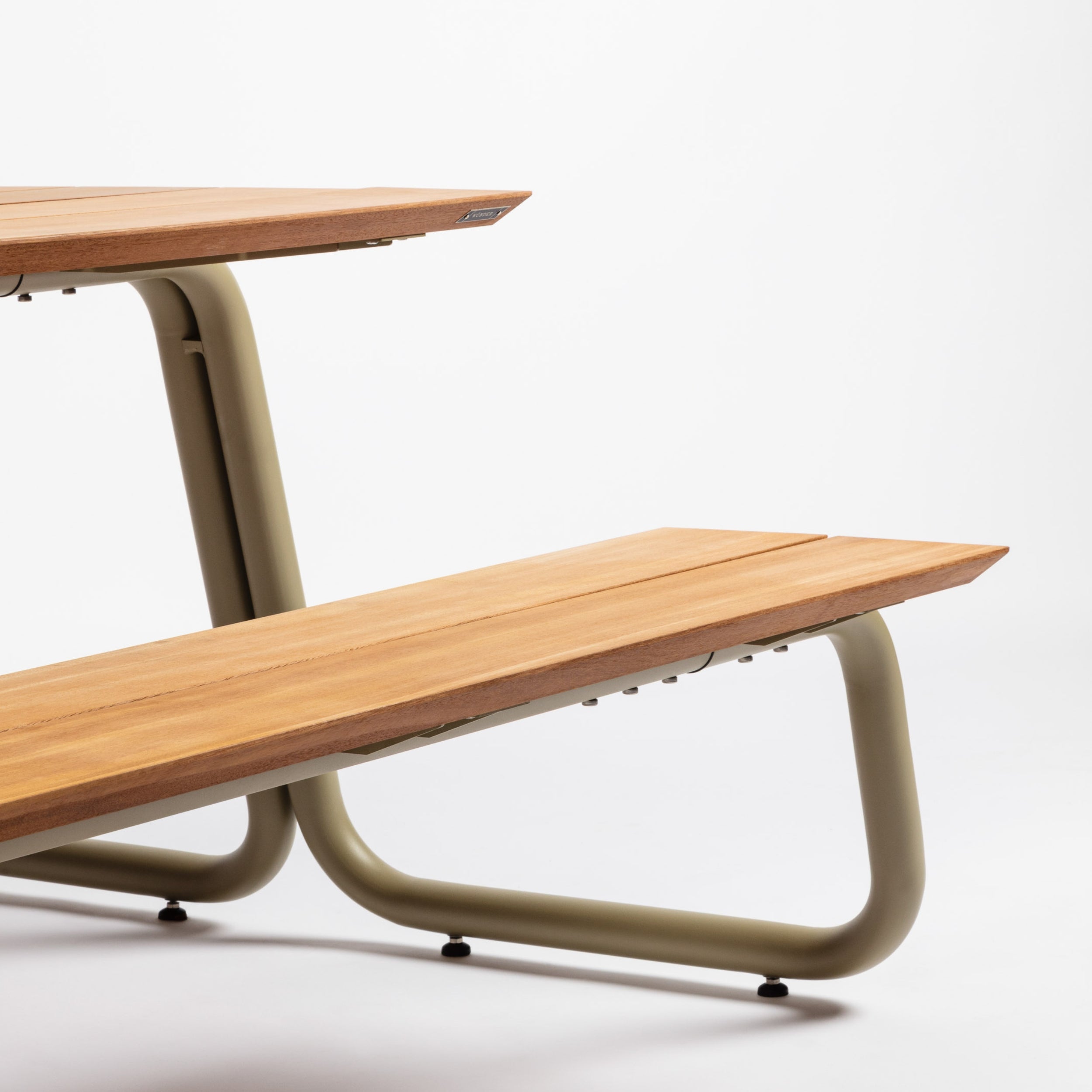 WÜNDER The Table Outdoor Dining Table & Bench Set