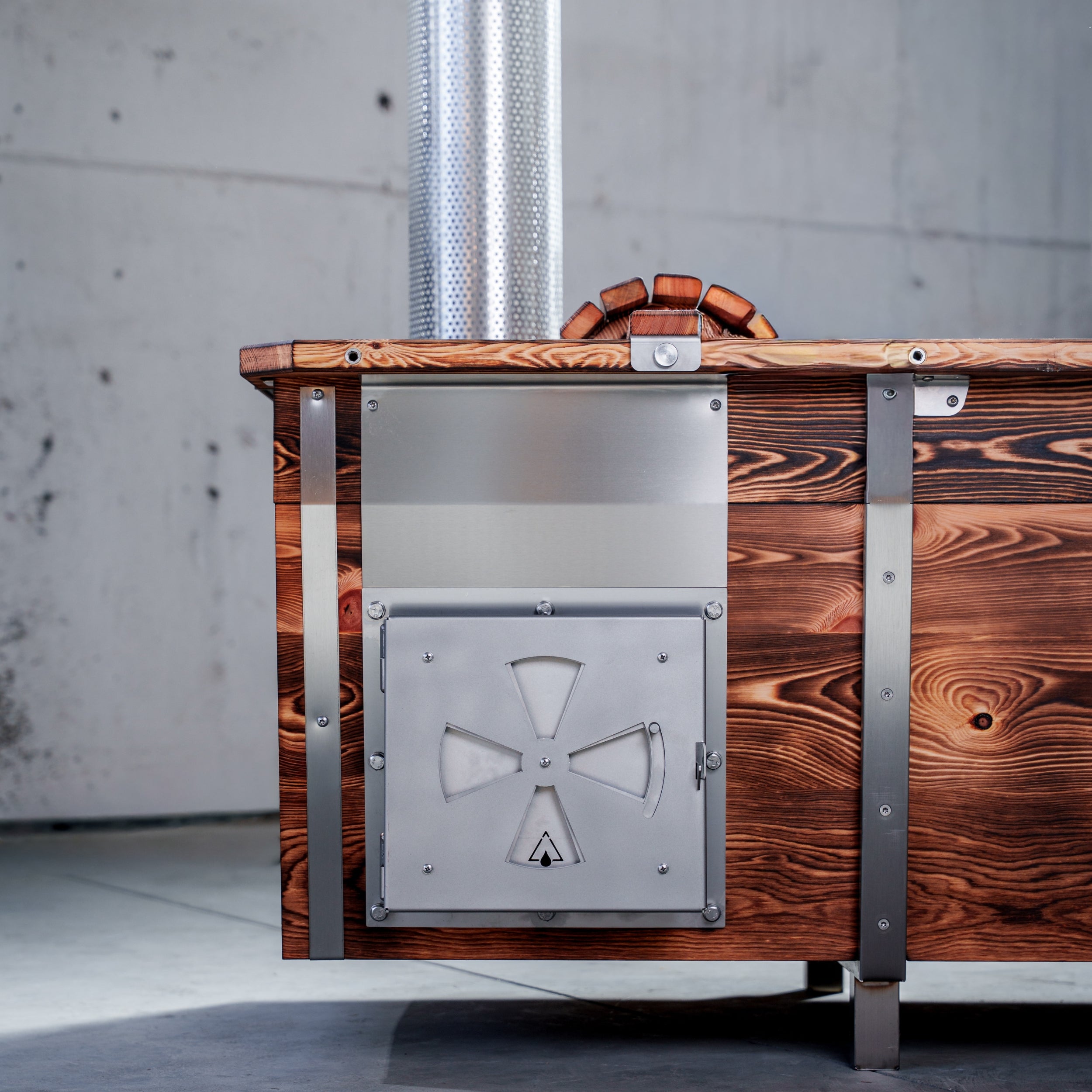 FEUERWASSER Wood-Fired Outdoor Bathtub