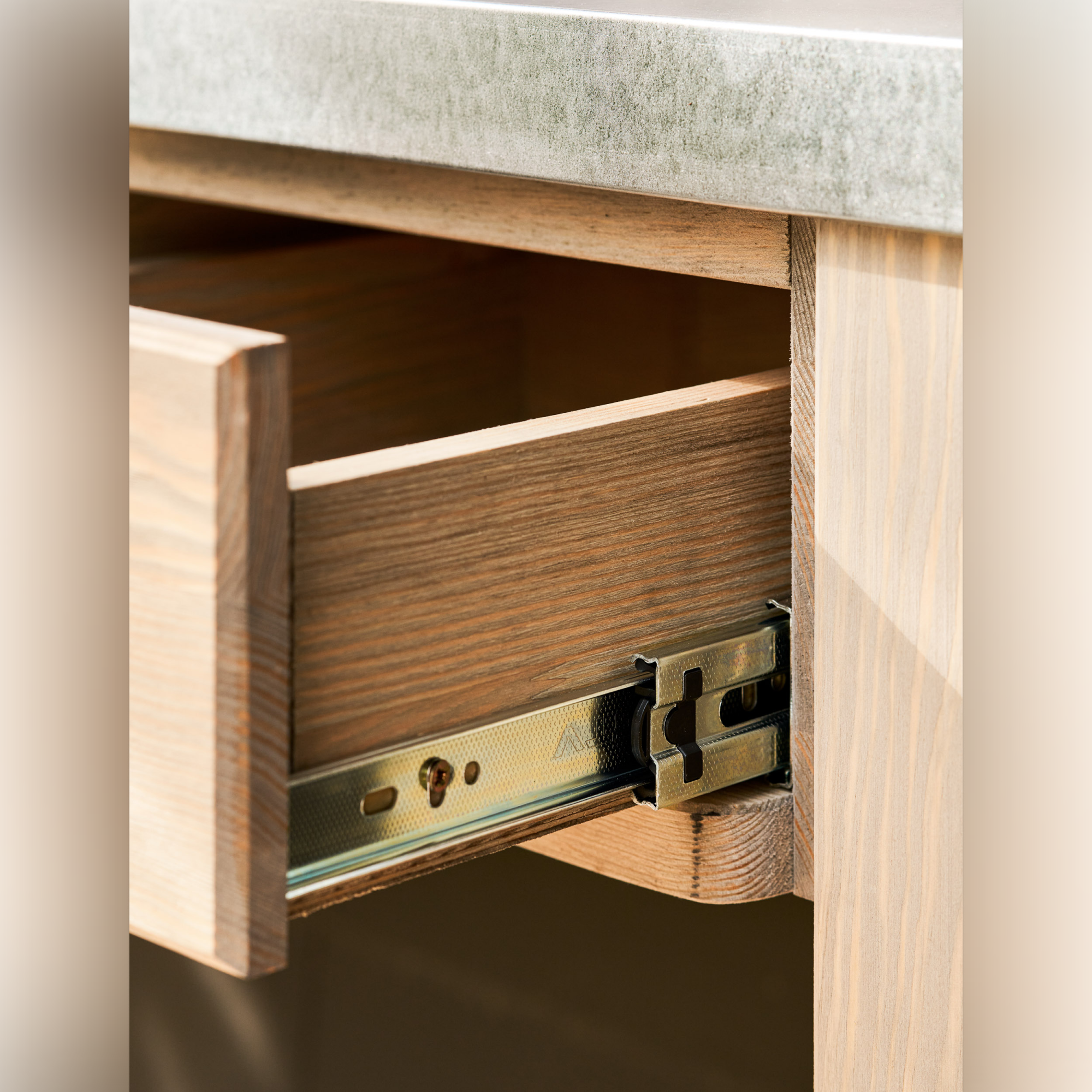 Aldsworth Potting Table – Natural Spruce